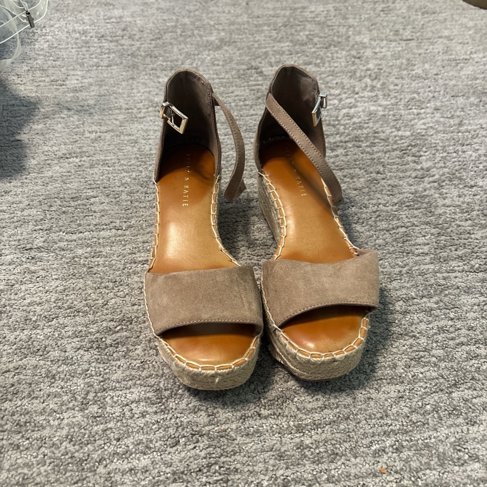 Vince Camuto Tan Sandals Peep-Toe D'Orsay